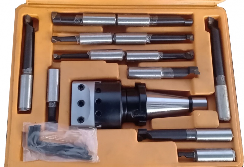 1699d201e6bd9c2a48ab4bef046fb418-1 Расточная головка(с набором расточных резцов из 12 шт.) конус ISO50 — изображение 1